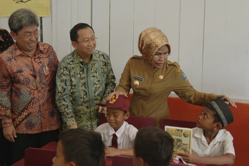 Dani Kusumah disela penyerahan bantuan di  SDN Jeruk Tipis 3 dan 1, Kecamatan Kragilan, Kabupaten Serang yang dihadiri Bupati Serang, Ratu Tatu Chasanah beserta unsur Muspida dan Muspika terkait.