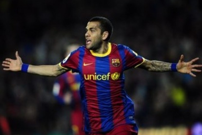 Daniel Alves mengaku menyesal telah meninggalkan Barcelona.