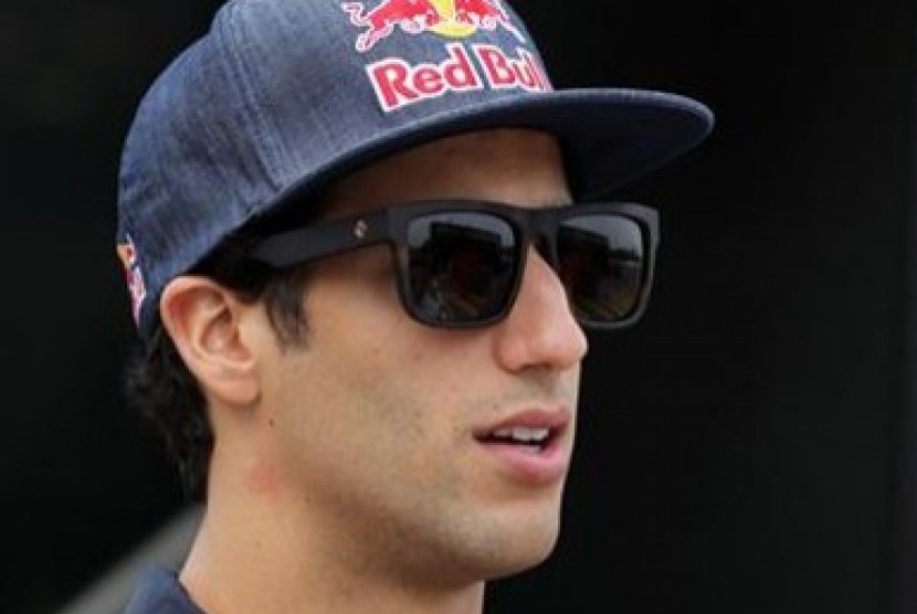 Daniel Ricciardo mengaku tak akan membantu Fernando Alonso saat comeback ke Formula Satu (F1).