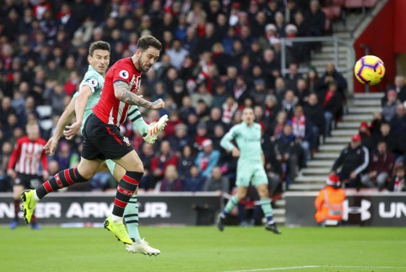 Danny Ings saat mencetak gol pertama Southampton ke gawang Arsenal.