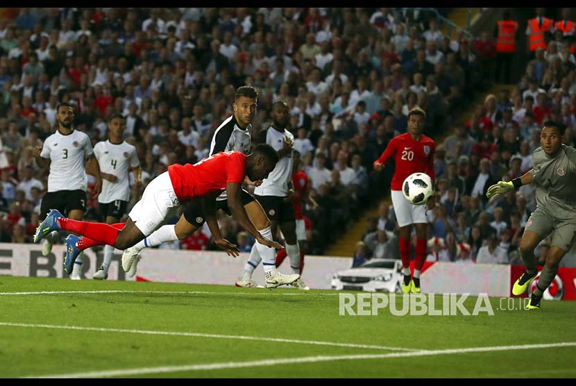 Danny Wellbeck mencetak gol ke gawang Kostarika  pada pertandingan persahabatan antara Inggris melawan Kostarika di  Elland Road, Leeds, Inggris, Jumat (8/6) dini hari, 