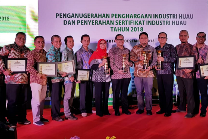 Danone-AQUA mendapat penghargaan Industri Hijau 2018 dari Kementerian Perindustrian.