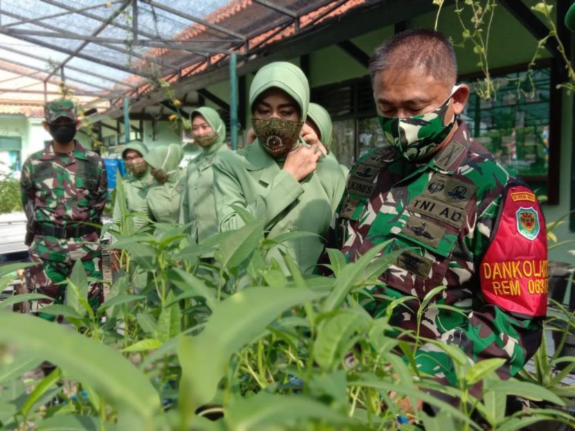 Danrem 063 Sunan Gunung Jati Cirebon, Kolonel Inf Elkines Villando Dewangga Kusumawide saat melakukan kunjungan kerja ke Kabupaten Indramayu. 