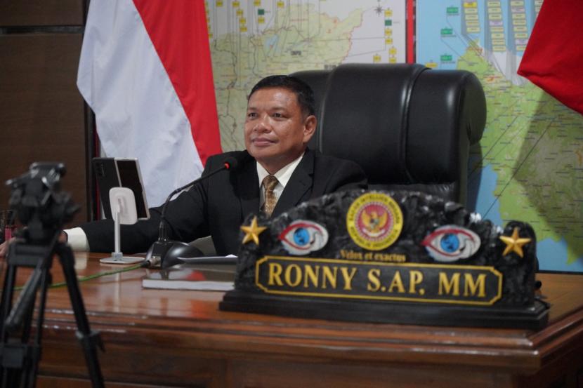  Danrem 121/Abw,Brigjen TNI Ronny,S.AP, M.M menyandang gelar Doktor Kriminologi FISIP Universitas Indonesia. 