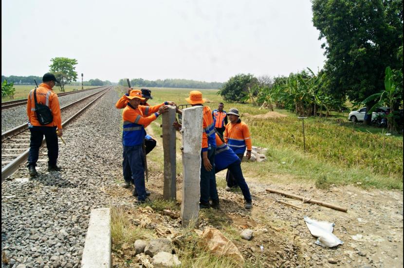 Daop 3 Cirebon menutup perlintasan liar  KM 184+1/2 yang terletak antara Stasiun Kertasemaya – Jatibarang,  Desa  Sukalila, Kecamatan  Jatibarang, Kabupaten  Indramayu. 