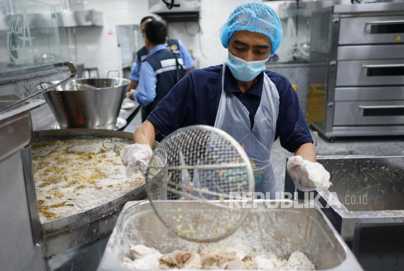 Dapur katering di Madinah.