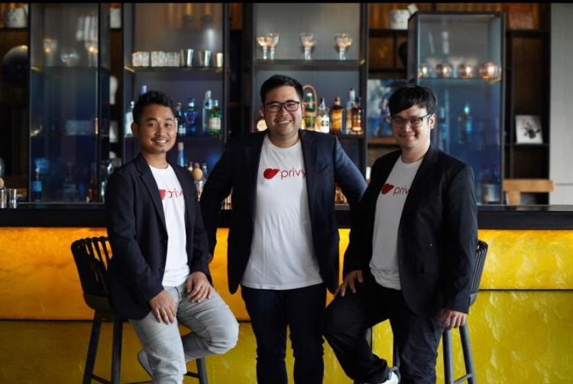(dari kiri) Co-Founder & CTO Privy, Guritno Adi Saputra, Founder & CEO Privy, Marshall Pribadi dan CIO & CFO Privy, Krishna Chandra. Perusahaan tanda tangan digital, Privy ekspansi ke Australia dengan didukung Katalis.