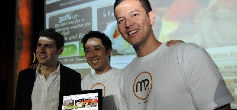 Dari kiri: Co-Founder Facebook Eduardo Saverin, CEO Maiplay, Jon Sugihara, dan Co-Founder Maiplay, Andrew Roth, menjelaskan akun maiplay.com saat peluncuran perdana di Jakarta, Rabu (25/5).