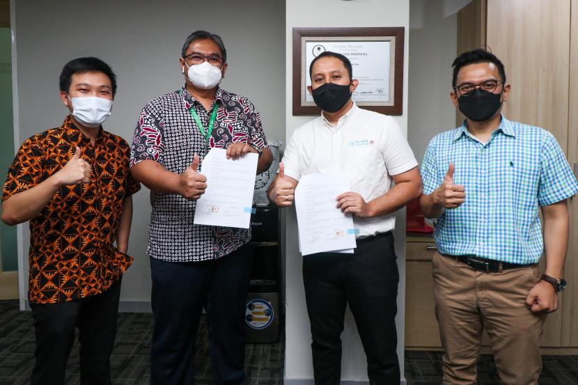 Dari kiri-kanan: Gene Richard, Nurhadi Yudiyantho, SE, Ak, Harya Bimo, dr.Eko S. Nugroho, MM setelah penandatanganan nota kesepahaman sebagai bentuk pengembangan layanan kesehatan BMHS.