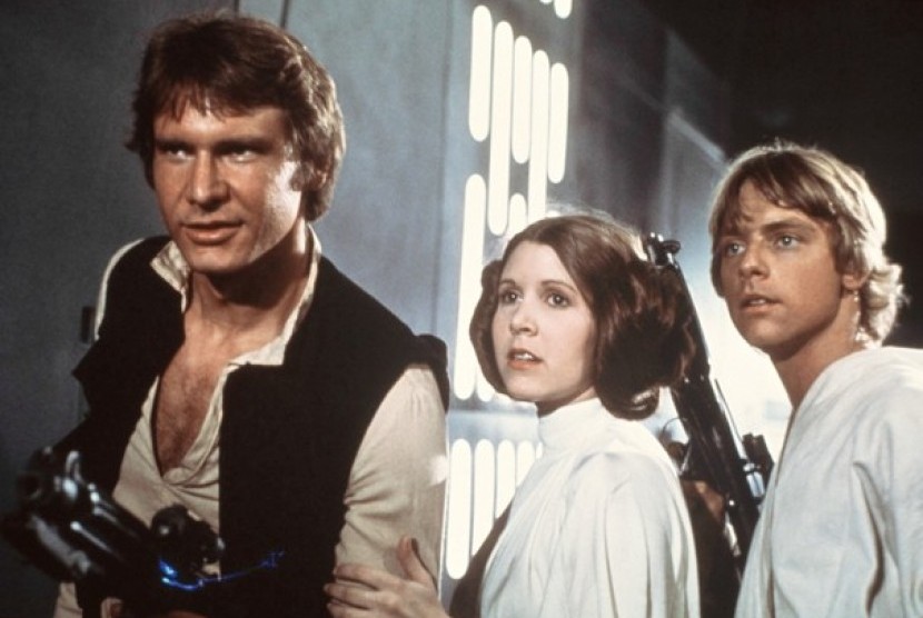 Dari kiri ke kanan: Han Solo, Prince Leia Organa, dan Luke Skywalker dalam salah satu episode film Star Wars.