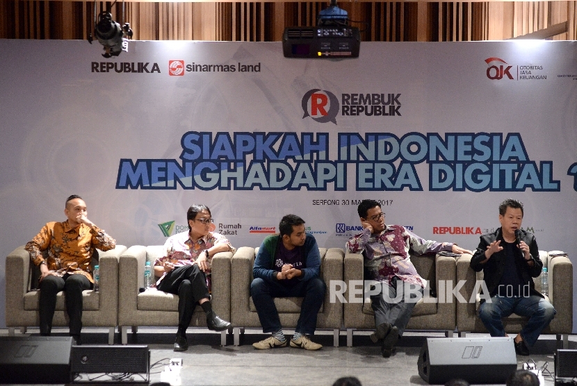 dari kiri) Project Leader Digital Hub BSD City Irawan Harhap, Virtual Store GM Alfamart Viendra Primadia, CEO Amartha Finance Andi Taufan Garuda Putra, CEO Rumah Zakat Nur Efendi dan Pakar Marketing Kafi Kurnia menjadi narasumber acara 