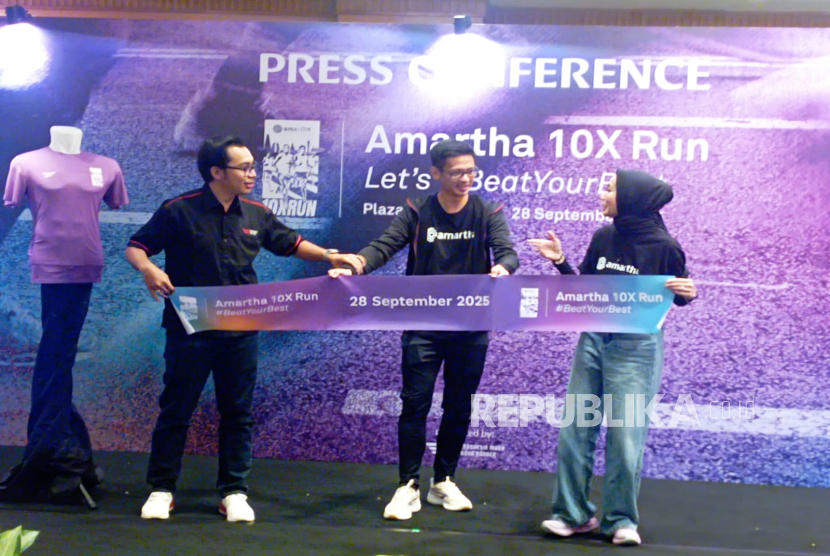 Dari Kiri: Satrio Guardian (Director IMRR), Sheldon Chuan (SVP Marketing and Growth Amartha) dan Dr. Cut (Key Opinion Leader) dalam konferensi pers Amartha 10X Run di Jakarta, Selasa (12/8/2025).