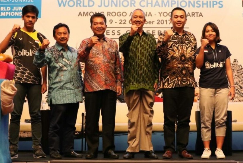 dari kiri:Yeremia Rambitan, Budi Darmawan, Achmad budiharto, Lutfi Hamid, Lay Ridwan dan Ribka Sugiarto.
