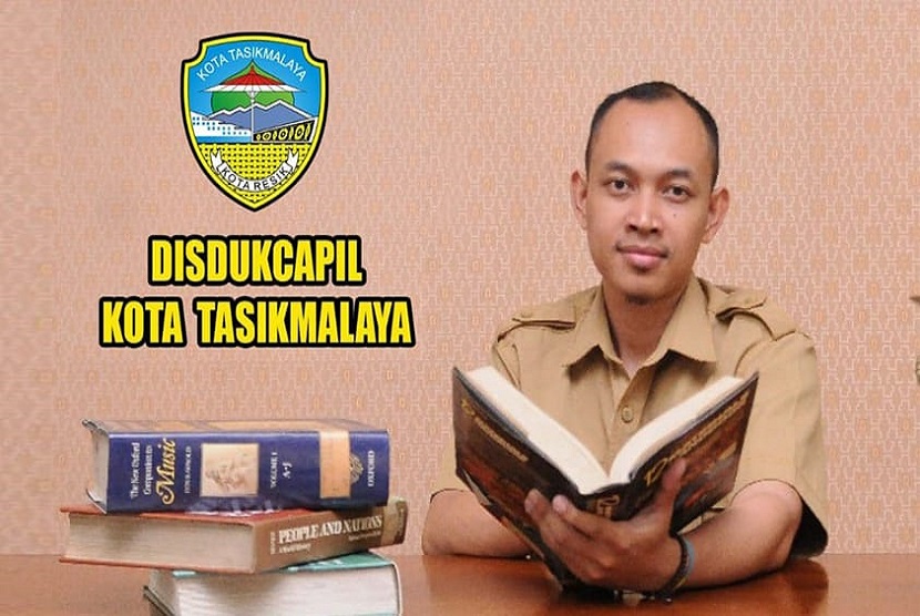 Darma Nugraha Noviandi biasa disapa Darma merupakan lulusan Universitas BSI (Bina Sarana Informatika) Kampus Tasikmalaya tahun 2009. Saat ini, Ia bekerja menjadi Pegawai Negeri Sipil dari 2019 sampai sekarang disalah satu kantor pemerintahan DisdukCapil Kota Tasikmalaya sebagai Staff Pengelola Sistem Informasi Administrasi Kependudukan di Bidang Pencatatan Sipil. 