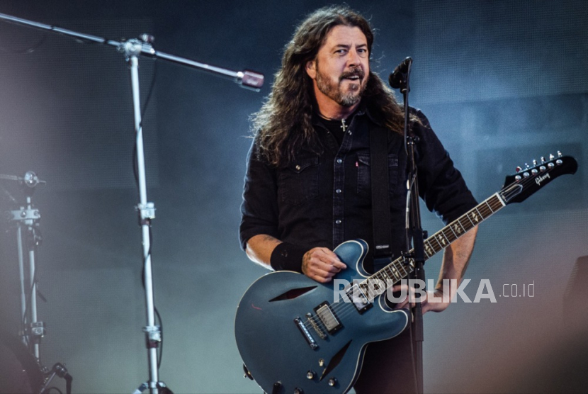 Dave Grohl dari band rock AS Foo Fighters. Foo Fighters dikabarkan membatalkan rencana tur untuk musim panas 2025. 