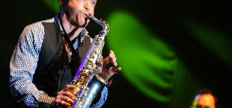 Dave Koz plays his sax. (photo file)