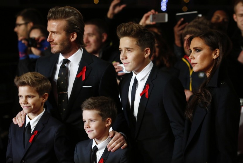 David Beckham dan istrinya Victoria Beckham bersama tiga putranya.