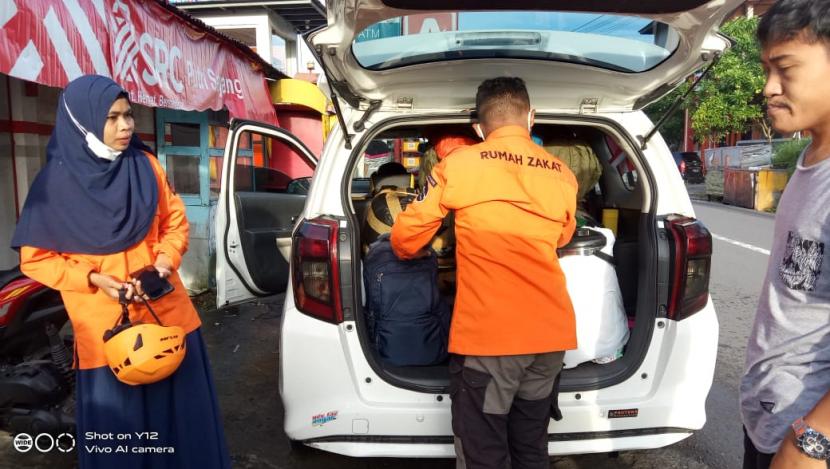 Day ke 5 tim Rumah Zakat Action  melakukan pengadaan barang untuk disalurkan ke beberapa titik pengungsian korban gempa bumi magnitudo 6,1 sesuai identifikasi dilapangan untuk desa Tehoru, desa Mahu, dan desa Yaputih, Kecamatan Tehoru, Kabupaten Maluku Tengah