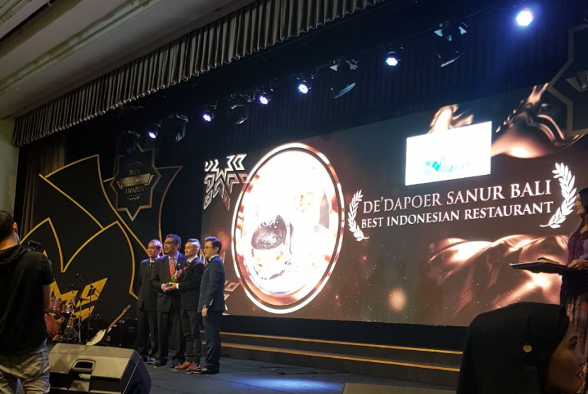 de'dapoer Sanur menyabet penghargaan Best Restaurant in Indonesia, dalam ajang Asia Halal Brand Awards (AHBA) 2017 di Kuala Lumpur, Malaysia (15/12). 