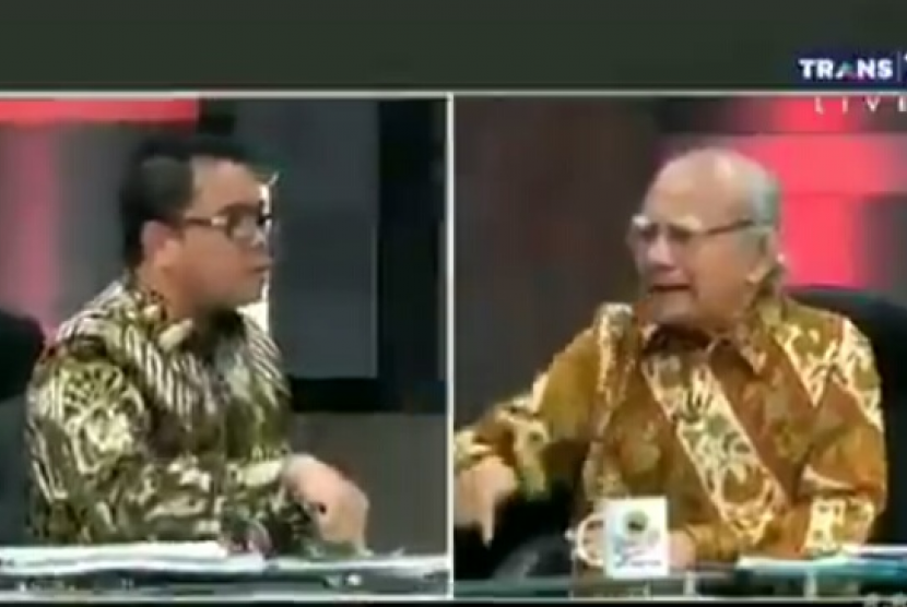 Debat antara Arteria Dahlan dan Emil Salim di acara 'Mata Najwa'