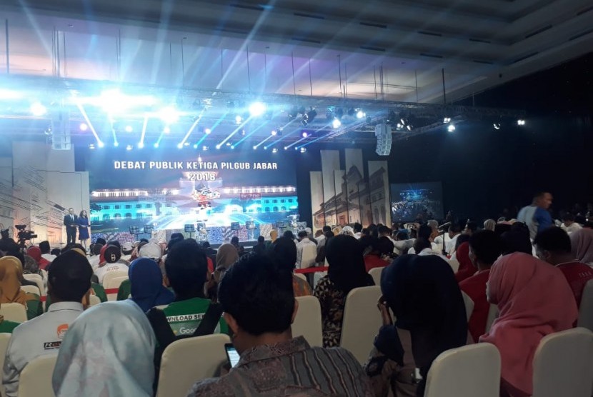 Debat calon gubernur Jabar yang ketiga, yang digelar di Grand Ballroom Sudirman Kota Bandung, Jumat (22/6) dihadiri oleh Ketua Umum Partai Gerindra Prabowo Subianto