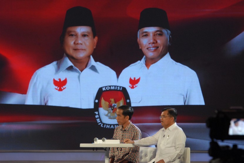 Both presidential pairs attend the final debate on Saturday evening in Jakarta.