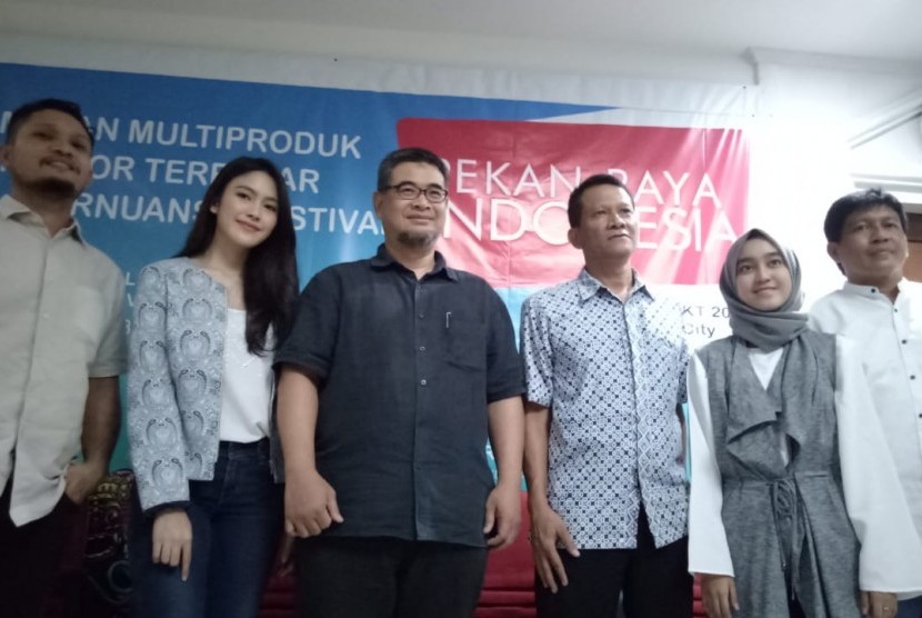 Deddy EF Andu, general manager PT Indonesia International Graha (tengah)