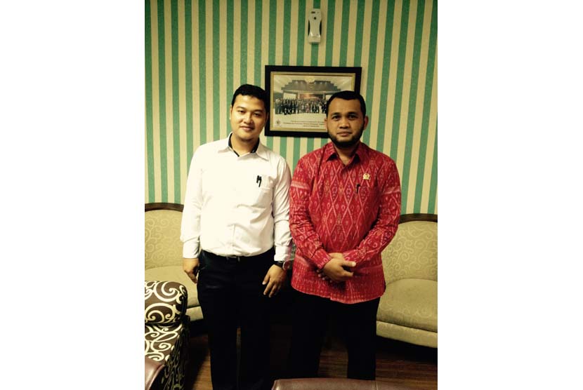 Dedi Iskandar Batubara (kanan) dan Misbah Fikrianto (kiri).