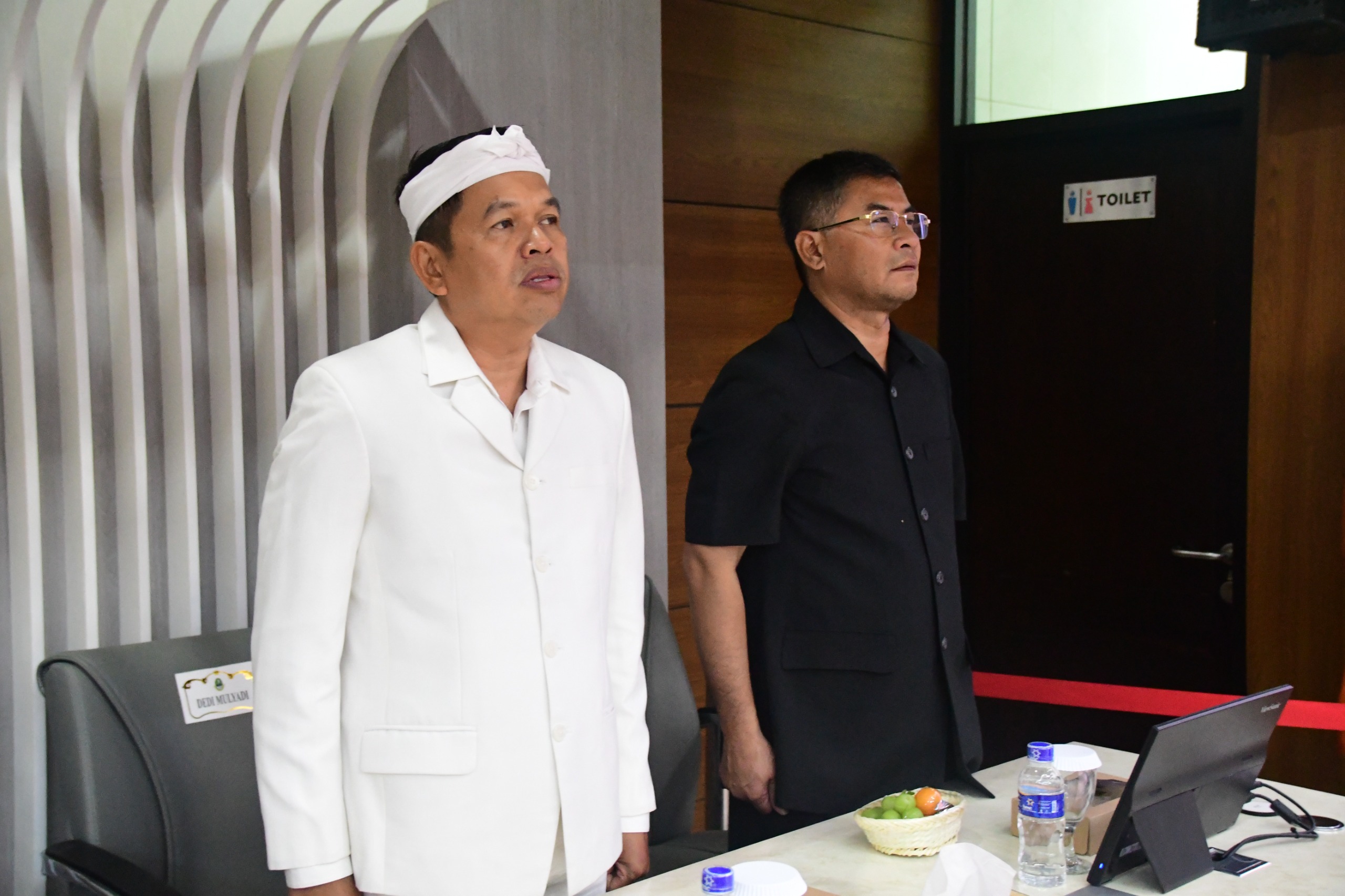 Dedi Mulyadi dan Erwan Setiawan resmi ditetapkan menjadi pasangan calon Gubernur dan Wakil Gubernur Jawa Barat terpilih periode 2025-2030.