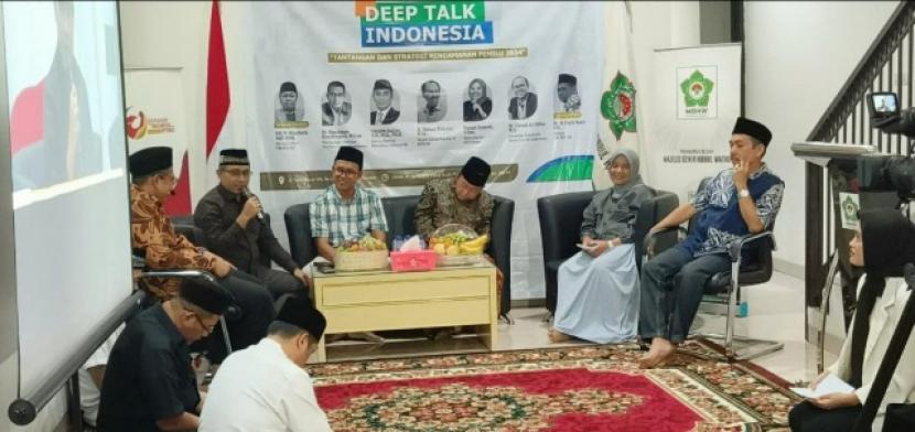 Sejumlah narasumber dalam Deep Talk Indonesia Serial Ramadan, menghadirkan stakeholders pesta demokrasi lima tahunan, di kantor GIO, Tebet, Kota Jakarta Selatan pada Jumat (7/4/2023). 