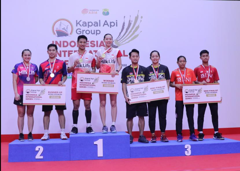 Dejan Ferdinansyah/Gloria Emanuelle Widjaja (ganda campuran) merebut gelar juara di Indonesia International Series 2022.