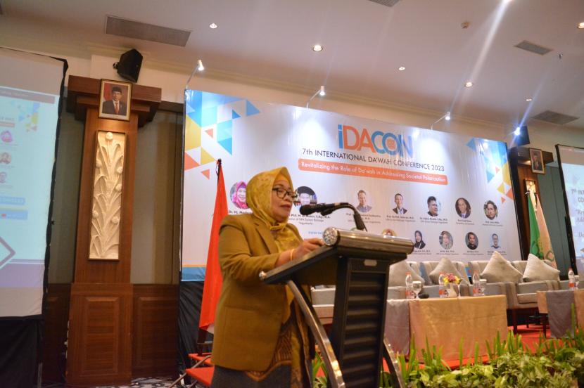 Dekan Fakultas Dakwah dan Komunikasi UIN Sunan Kalijaga Yogyakarta, Marhumah dalam memberikan sambutan dalam 7th International Da’wah Conference (IDACON).