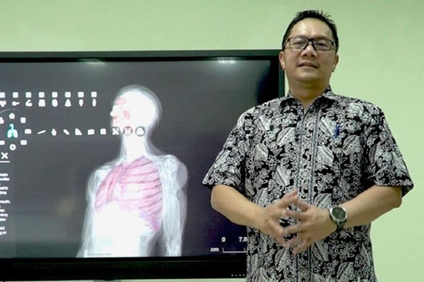 Dekan Fakultas Kedokteran Universitas Negeri Semarang Prof. Dr. Mahalul Azam. 