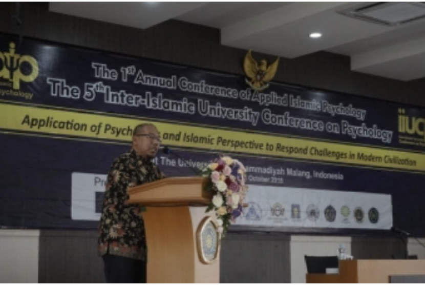 Dekan Fakultas Psikologi UMM, Muhammad Salis Yuniardi, memberikan sambutan  pada pembukaan The First Annual Conference of Apllied Islamic Psychology,  The Fifth Inter-Islamic University Conference on Psychology.