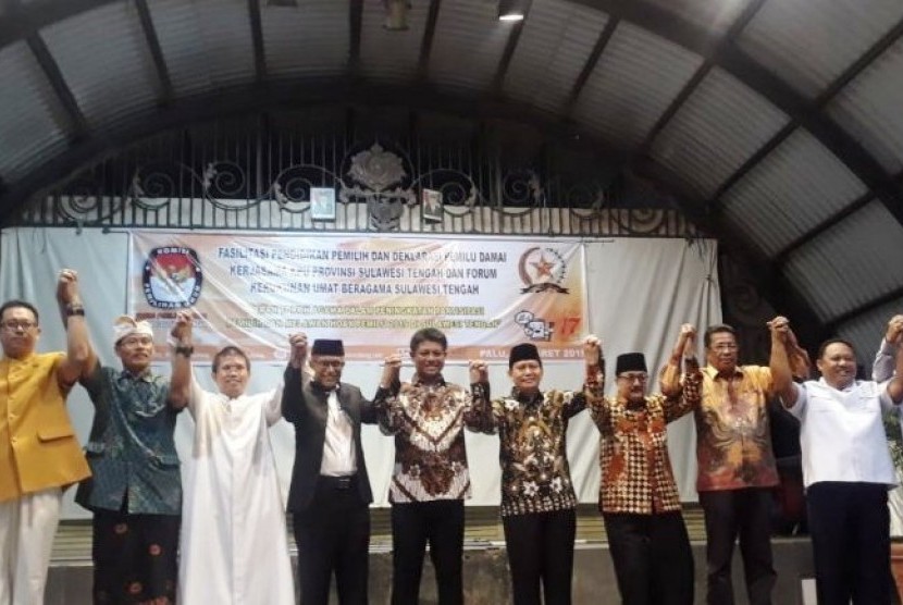 Deklarasi Anti-Politik Uang yang diikuti tokoh lintas agama Palu, Sulawesi Tengah.