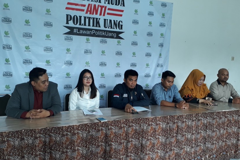 Deklarasi antipolitik uang dari caleg-caleg alumni Sekolah Politisi Muda di Yayasan Satu Nama Yogyakarta.