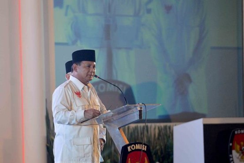 Deklarasi Calon Presiden pasang calon presiden dan wakil presiden, Prabowo Subianto –Hatta Rajasa membacakan deklarasi kampanye damai Pemilu Presiden (Pilpres) 2014 di Jakarta, Selasa (3/6). Deklarasi kampanye damai yang diselenggarakan oleh Komisi Pemilih
