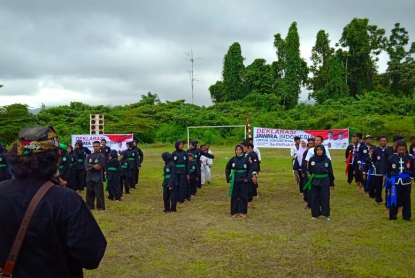 Deklarasi dukungan sejumlah pendekar Pencak Silat yang tergabung dalam Jawara Indonesia untuk Jokowi-Ma'ruf di Papua Barat.