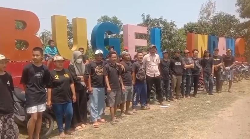Deklarasi dukungan untuk Gibran Rakabuming Raka oleh komunitas Beat Club Indramayu (BCI) di Waduk Bugel Indah, Desa Leuwigede, Kecamatan Widasari, Kabupaten Indramayu, Ahad (8/10/2023). 