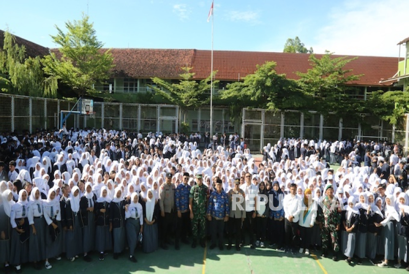 Deklarasi Pelajar Damai yang digelar serentak di sekolah-sekolah di lima lokasi Desa Siap Siaga BNPT di Kabupaten Pandeglang, Kabupaten Lebak, Kabupaten Bandung, Kabupaten Bandung Barat, dan Kabupaten Cirebon. 