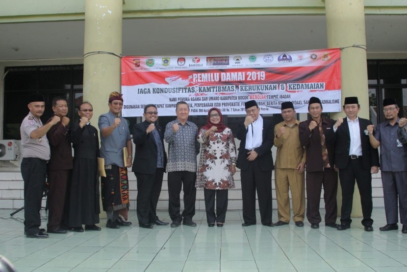 Deklarasi Pemilu Damai yang digelar di Pusdai Kabupaten Bogor yang dihadiri Bupati Bogor Ade Yasin dan Ketua MUI Kabupaten Bogor KH Mukri Aji, Selasa (19/2).