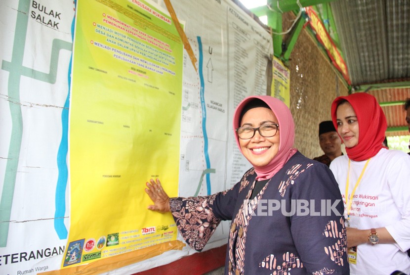 Deklarasi pengusaha ramah anak di Desa Wukirsari, Kecamatan  Cangkringan, Kabupaten Sleman, DIY, Ahad (3/3). 
