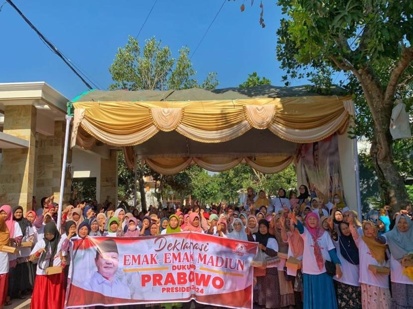 Deklarasi relawan Prabowo Bersama Emak-Emak Tangguh 08 (Permata 08) di Madiun, Jawa Timur, Kamis (21/9/2023).