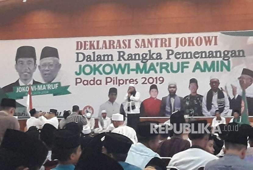 Deklarasi Santri Dukung Jokowi di Gedung Toton Baho, Jalan Raya Pekayon, Pekayon Raya, Bekasi Selatan, Kota Bekasi, Ahad (26/8).