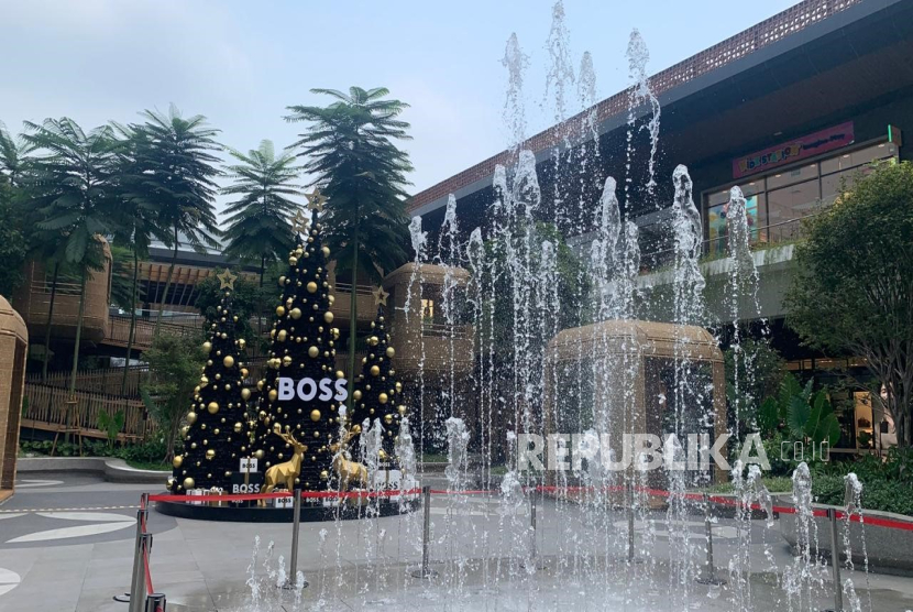 Dekorasi akhir tahun di Jakarta Premium Outlets di Alam Sutera, Tangerang.