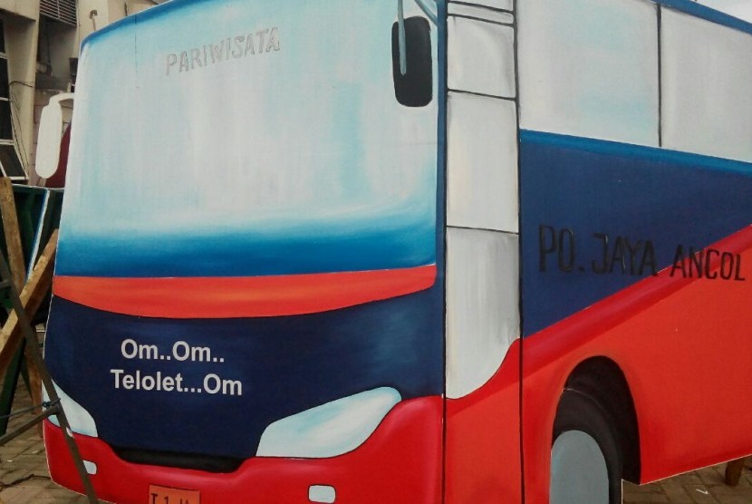 Dekorasi bus antarkota antarprovinsi 'Om telolet om'.