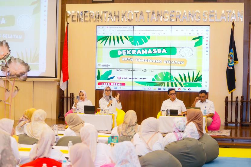 Dekranasda Kota Tangerang Selatan sedang menyelenggarakan Rapat Kerja (raker) untuk menyelaraskan program kerja 2024.