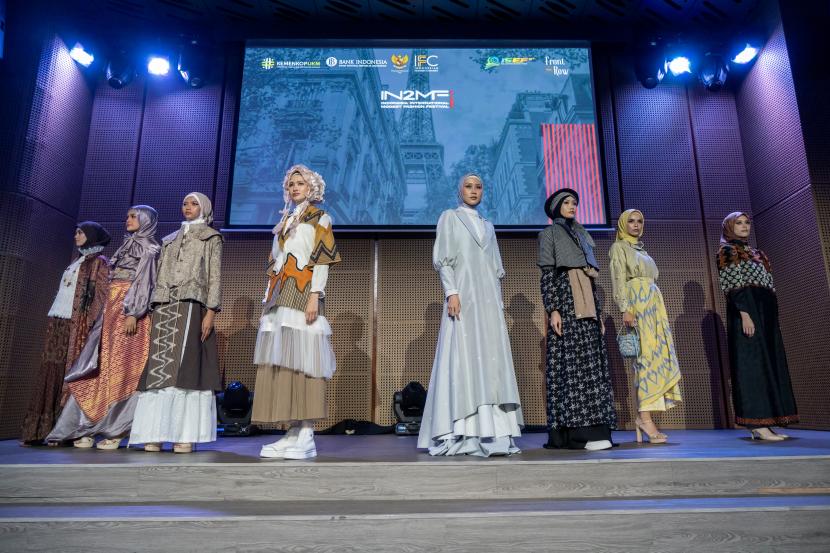 Delapan desainer dan jenama busana Muslim Indonesia bersiap tampil dalam ajang bergengsi Indonesia Internasional Modest Fashion Festival (IN2MF).