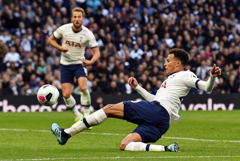 Dele Alli (kanan).