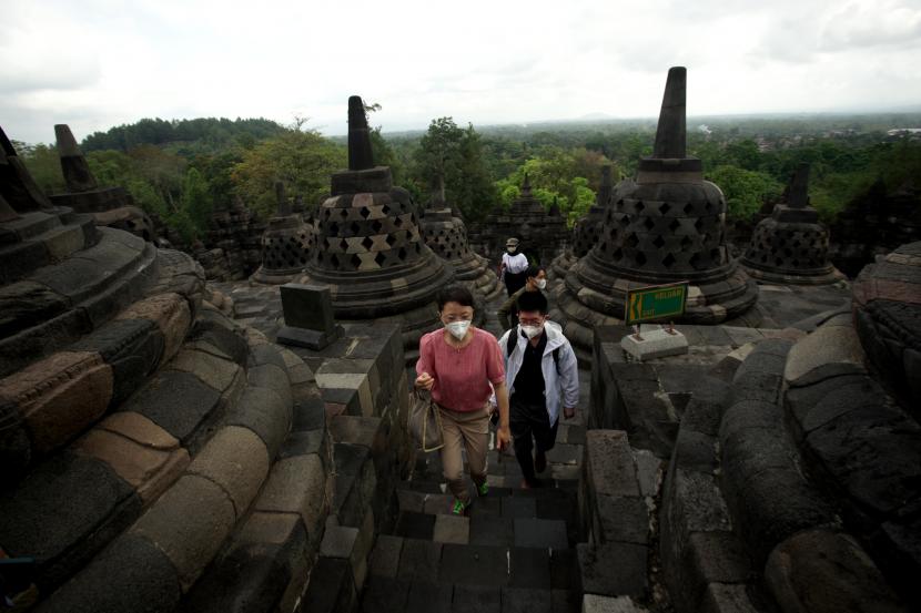 PT Taman Wisata Candi Borobudur, Prambanan dan Ratu Boko (TWC) menargetkan kunjungan wisatawan dalam negeri maupun mancanegara ke Candi Borobudur pada 2023 sebanyak 2,2 juta orang.